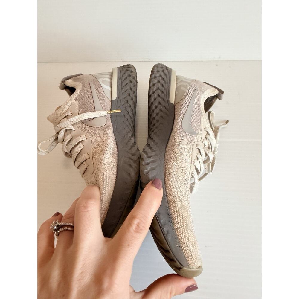 Nike Epic React Flyknit Women's Size 8 Running Shoes - Picture 3 of 8